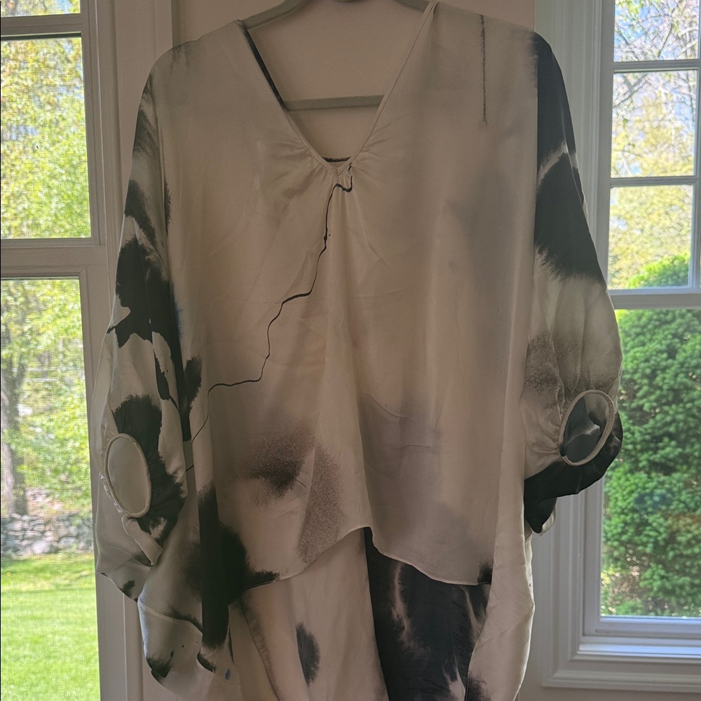 KES Flowy Black & cream 100% silk V-Neck (in back )Blouse with Abstract Print